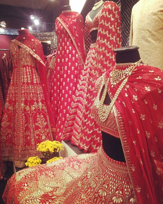 Modern Wedding Couture Steer Towards Minimalism